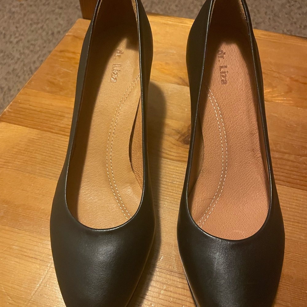 Dr. Liza Sneaker Pumps